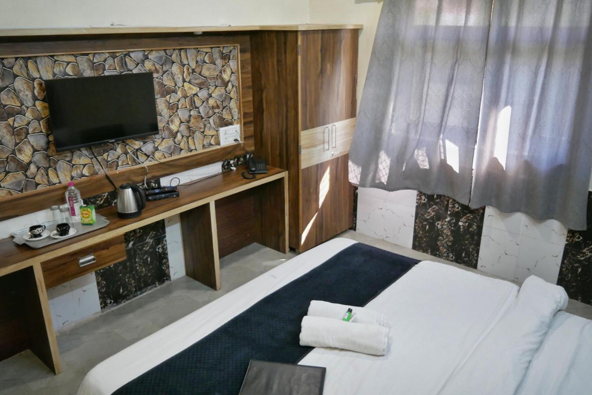 Hotel Grand Vijay Puskár Kültér fotó